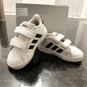 Adidas sneakers.Grand Court 2.0CF I Size 6K white shoes Tennis style for 18m-24m